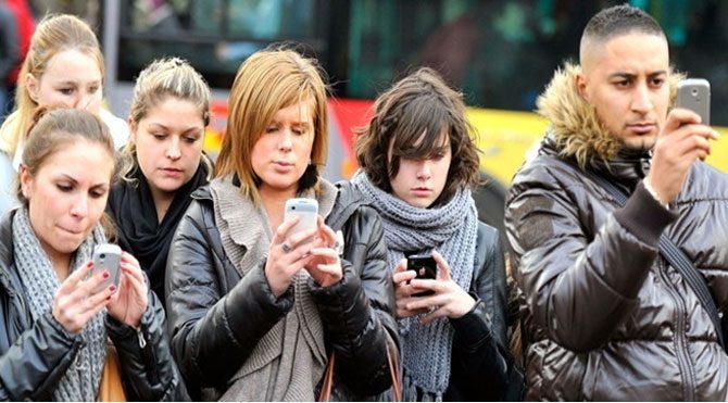 Akıllı telefon ‘zombi’ yapıyor! ?