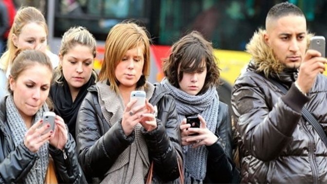Akıllı telefon ‘zombi’ yapıyor! ?