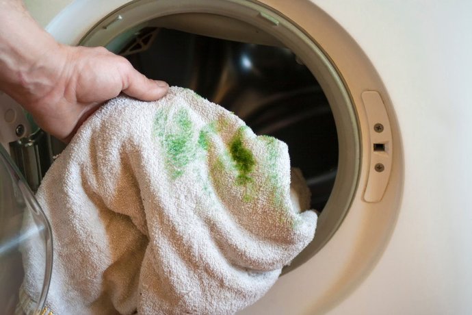 Kıyafetlerden çamur ve çimen lekesi nasıl çıkarılır?