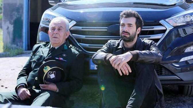 Sizinle dertlerini paylaşıp, mutluluğunu paylaşmayan insanlara tepkiniz ne oluyor?