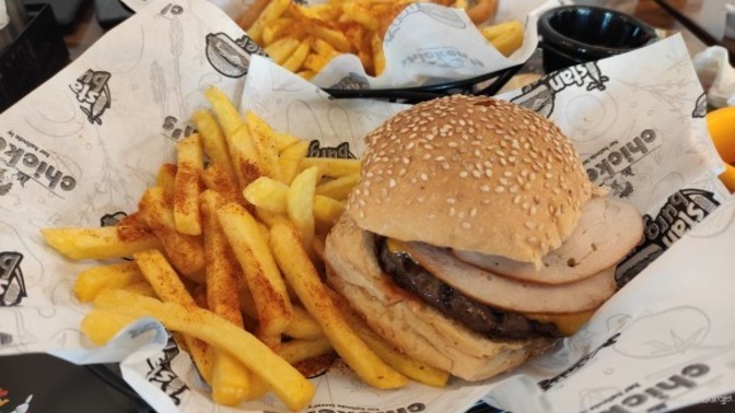 Senin hamburgerin et mi yoksa tavuk mu olmalı?