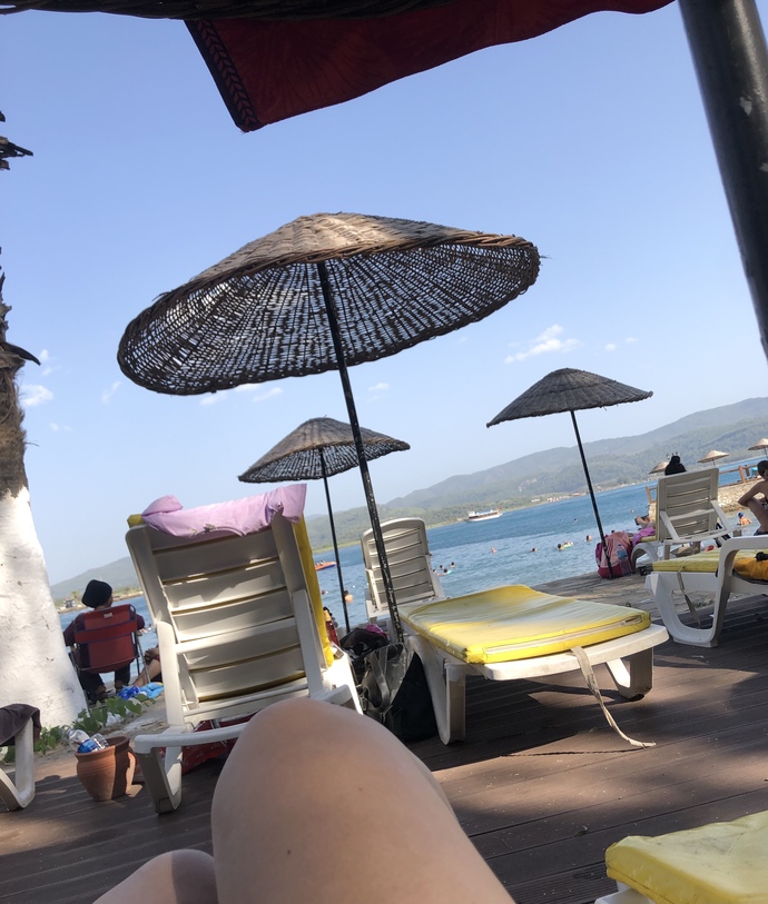 @cnrche ile Garipçe’de muhabbetin dibindeyiz. Sizin akşamınız nasıl geçiyor?