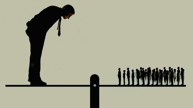 Ukala olmak ile kibirli olmak arasındaki fark nedir?
