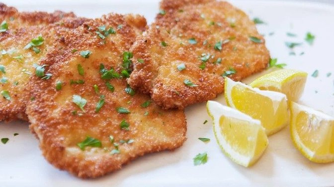 Şinitzel kırmızı etten olunca mı midenize bayram ettirir tavuk etinden yapılınca mı?