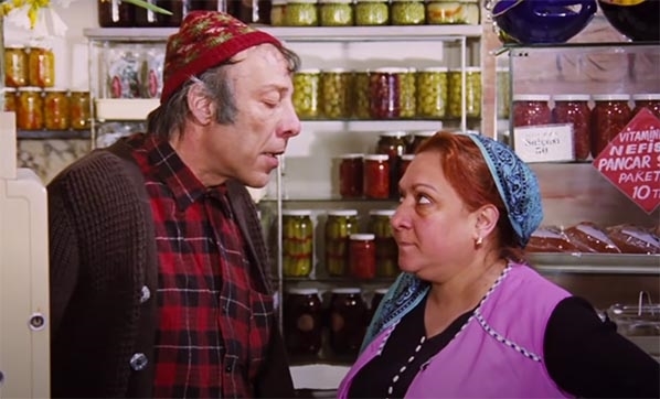 Neşeli Günler filmi - Adile Naşitle Münir Özkul
