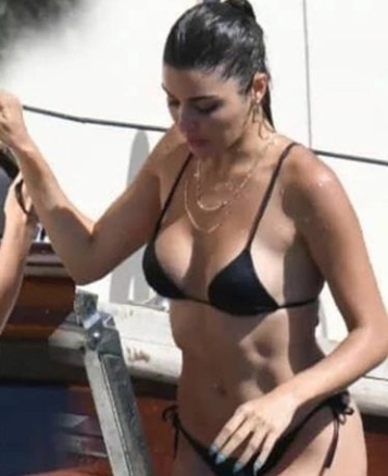 Hande Erçel kusursuz fiziğle dikkat çekti! Sizce fiziği güzel mi?