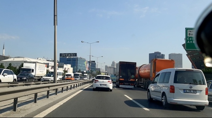 Araba kullanırken hız yapmayı seviyor musunuz?