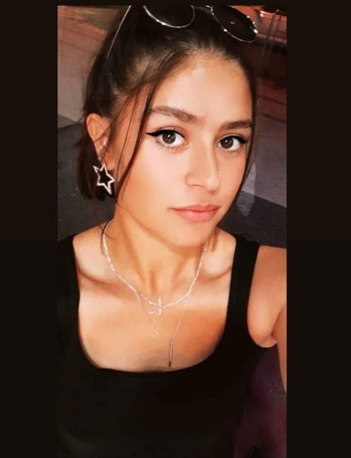 Sizce Ben Aşık mı Oldum Ne Yapacağım Bilemiyorum Nasıl İletişime Geçebilirim Söyleceğim Ki Kıza Fikir Verirseniz Mutlu Olurum 🙂?