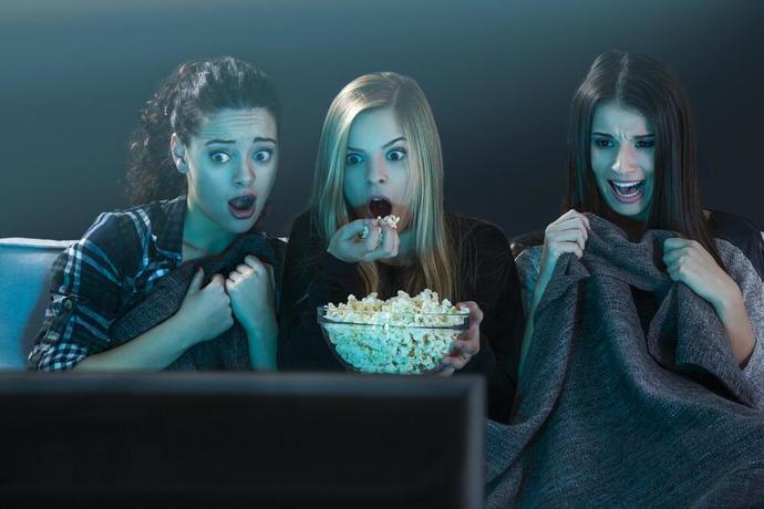 Biriyle film izlerken en uyuz olduğunuz şey nedir?