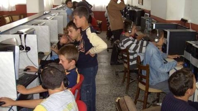 Daha önce hiç arkadaşlarınızla internet kafeye gittiniz mi?