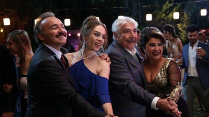 En yakın arkadaşınız düğününüze gelmese alınır mıydınız?