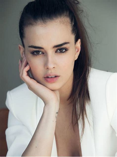 Sizce Elif Aksu güzel mi?