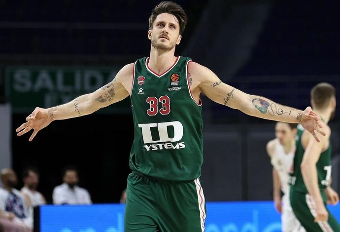 Fenerbahçe Beko nun yeni transferi Polonara çok yakışıklı olduğu kadar da iyi basketbolcu mu?