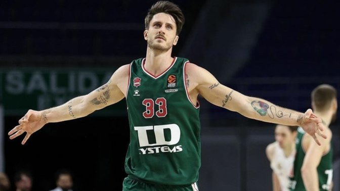 Fenerbahçe Beko' nun yeni transferi Polonara çok yakışıklı olduğu kadar da iyi basketbolcu mu?