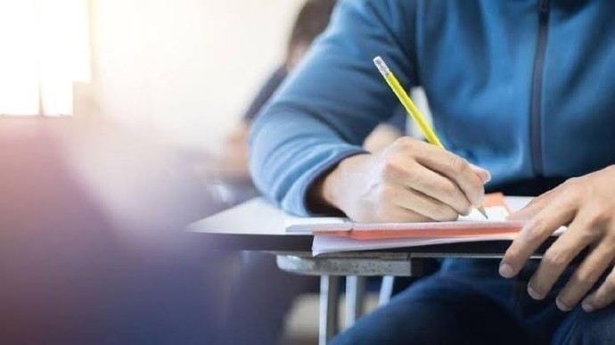 Sınavı kötü geçen kuzenimi nasıl mutlu edebilirim?