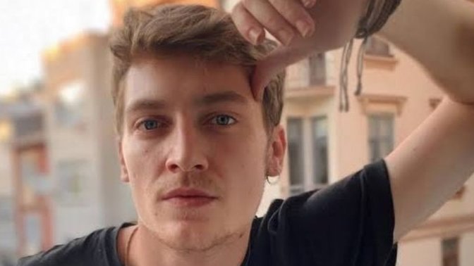 Ne yapacağım ben şimdi (çok aşık oldum ya) Bana bakmaz dimi😔?