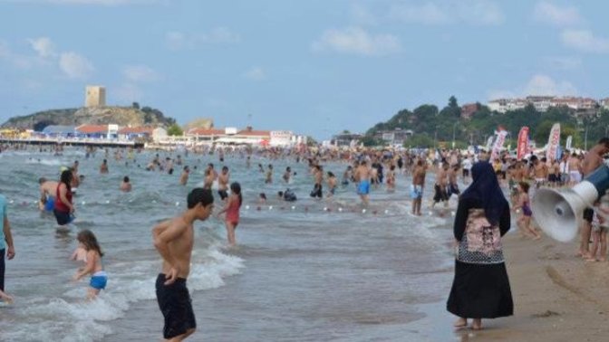Bşr insan neden kıyafetle denize girer?