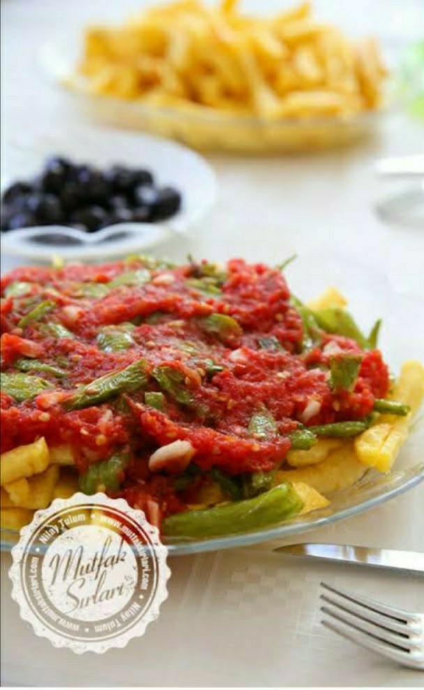 Patates kızartmasını soslu mu seversiniz yoksa sade mi?