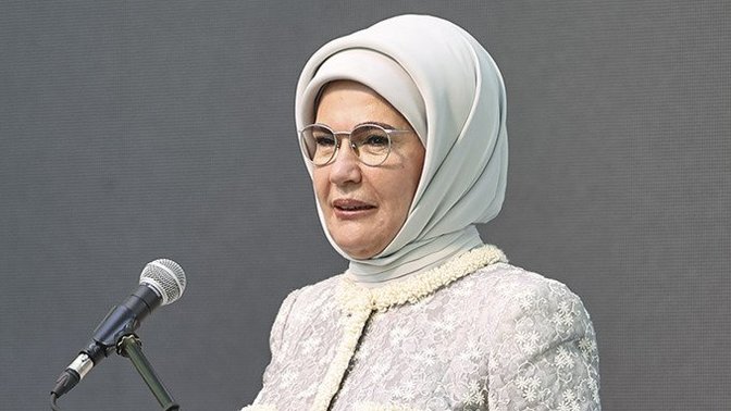 Emine Erdoğan: "Gelin hep birlikte tasarruf yapıp porsiyonlarımızı küçültelim" dedi. Bu sözler hakkında ne düşünüyorsunuz?