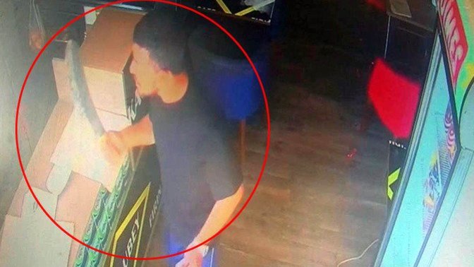 İzmir'de bir vatandaş böreğin bittiğini duyunca pastaneyi satırla bastı! Sen hangi yemek bitince sinirlenirsin?