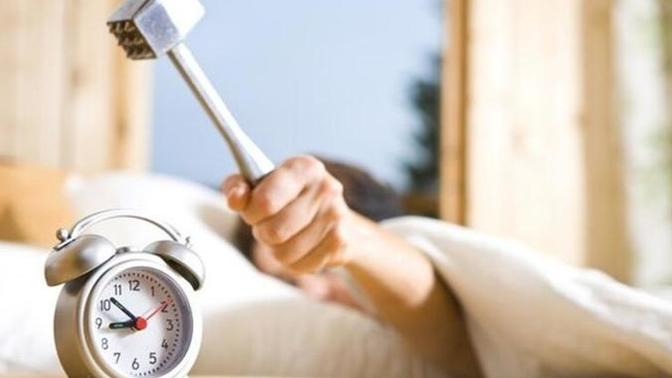 Alarm çaldığından kalkar mısınız, yoksa erteleyenlerden misiniz?