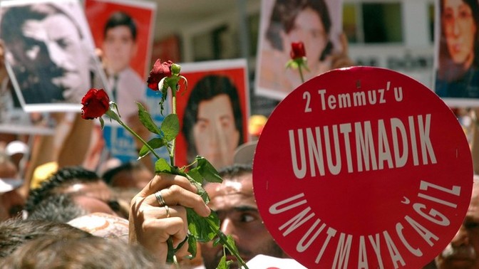 Bundan tam 28 yıl önce Sivas'ta Aleviler yanarak can verdi. Alevilere yönelik bu zulümlere bakış açınız nedir?