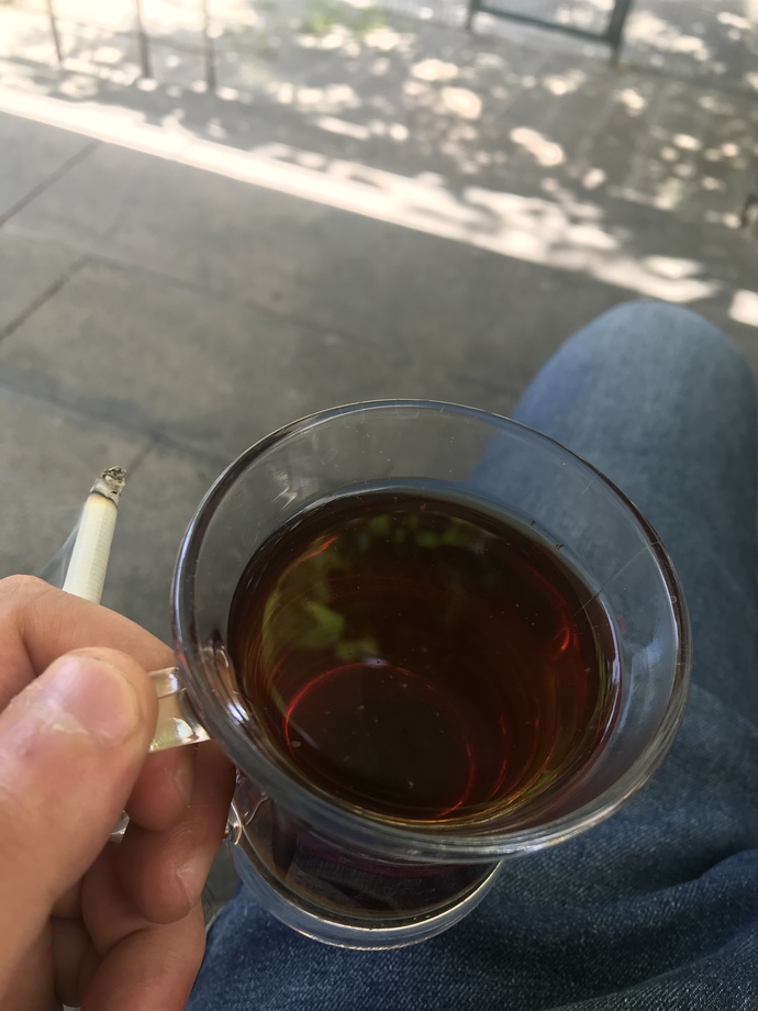 Çay tiryakilerine özel bardak yapmışlar. Siz bu bardaktan çay içer misiniz?