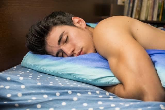 Gece uyurken ne giyiyorsunuz?