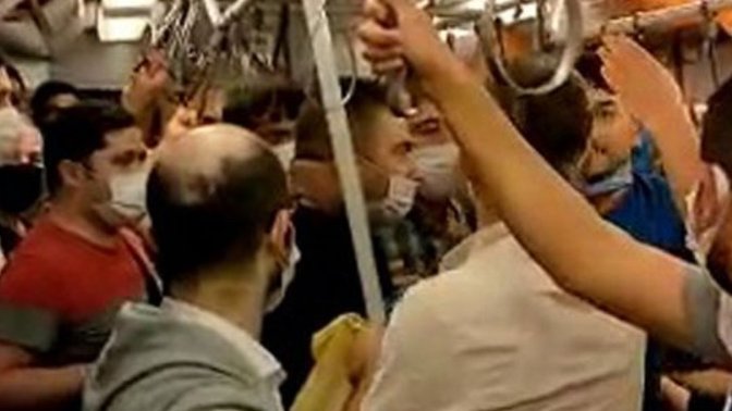 Metroda maskesini çıkardı tepki, tepki alması doğru mu?