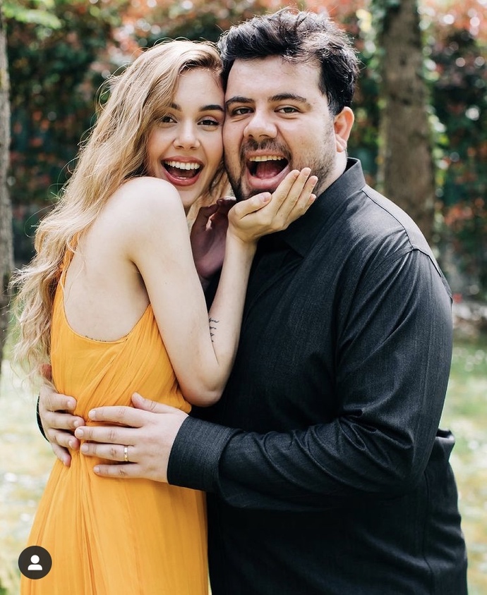 Bu kadın Eser Yenenlere nasıl bakmış? Fazla değil mi ona :D?