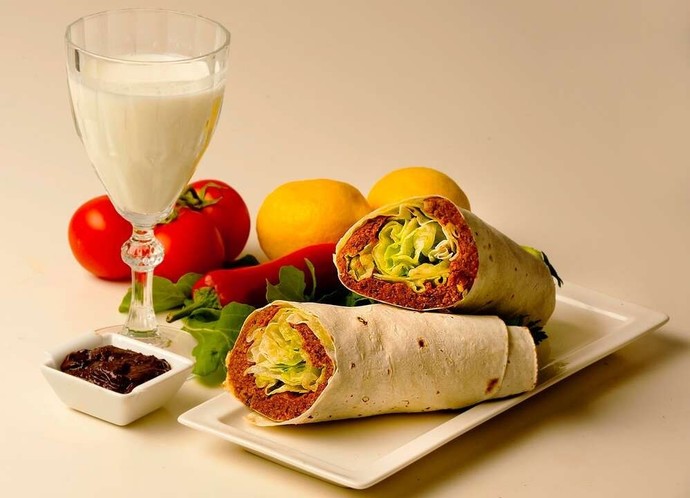 Çiğ köftenin yanında en güzel hangi içecek gider?