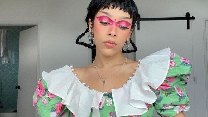 Doja Cat'in makyaj stili sizce güzel mi?
