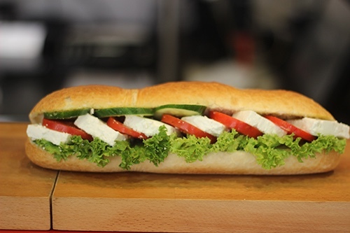 Size bir adet boş sandviç ekmeği verseler neler eklersiniz?