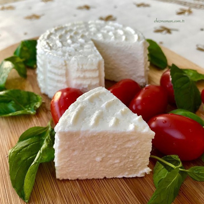 Size bir adet boş sandviç ekmeği verseler neler eklersiniz?