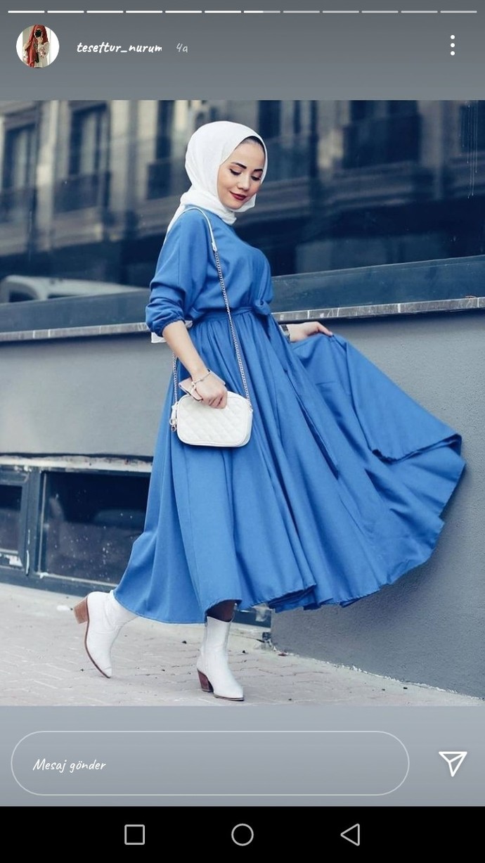 Kızlar mevlana sarı ve mavi elbise var modelleri aynı renkleri farklı sizce hangisi?