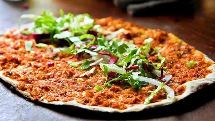 Lahmacun soğanla mı, soğansız mı yenir?