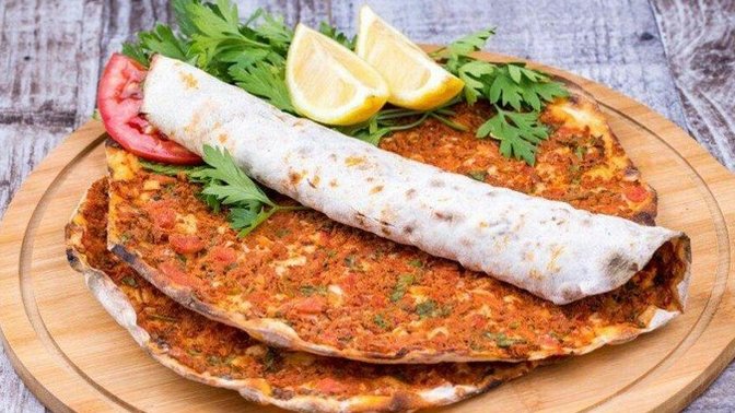 Lahmacun soğanla mı, soğansız mı yenir?