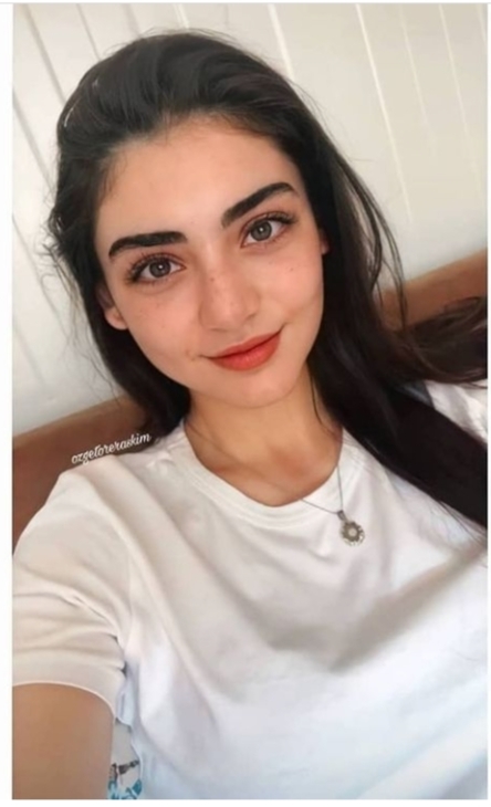 Özge törer sizce güzel bir kız mı?