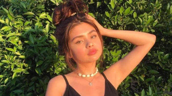Fiziği ve güzel yüzüyle dikkatleri üzerine çekemeyen bir kadın, ne yapsa bunu başarabilir?