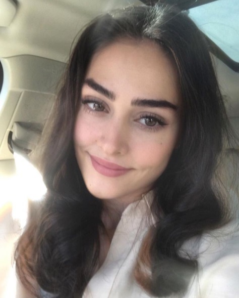 Fahriye Evcen, Türkiye'nin en güzel kadını mı sizce?