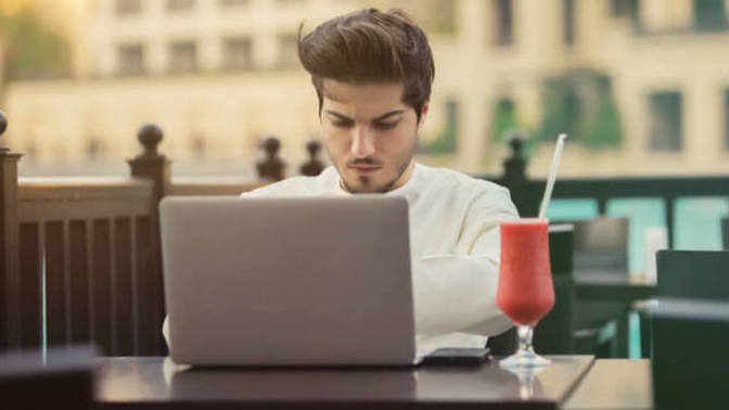 Freelance (Serbest) çalışmak mı, kuruma bağlı çalışmak mı sizin için daha uygun?
