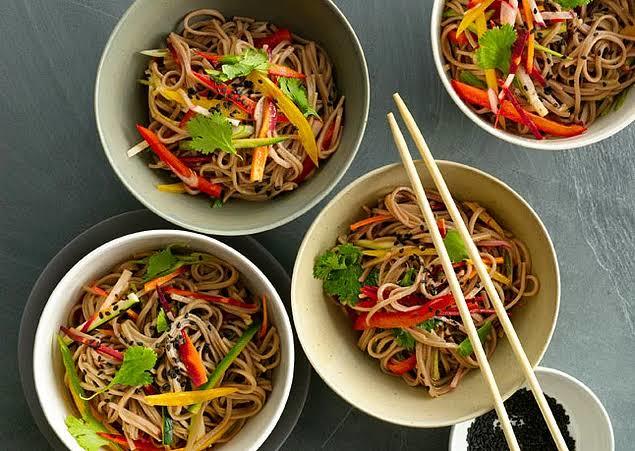 Kızım haftanın 5 günü geceleri kalkıp noodle pişiriyor.