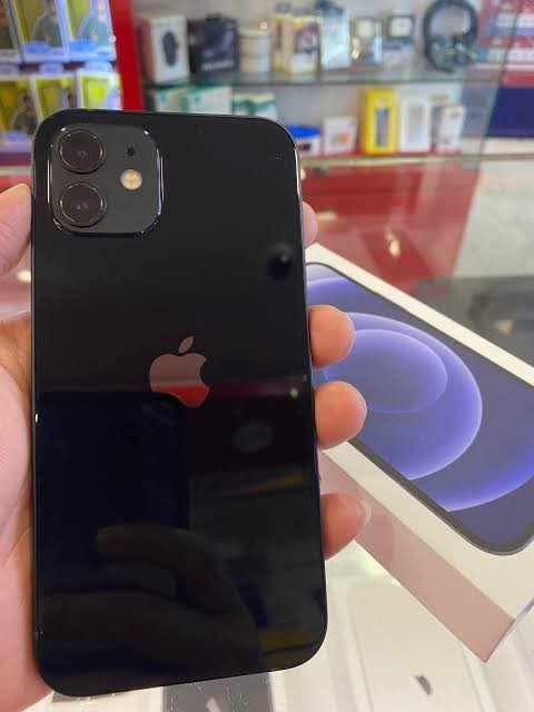 İPhone 12 alıyorum. Hangi rengini önerirsiniz?