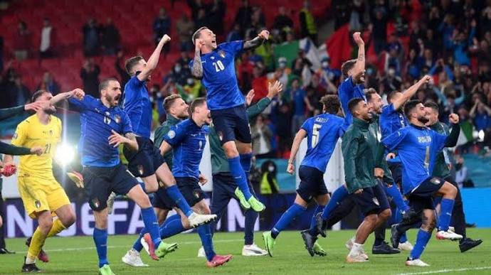 EURO2020 Avrupa Şampiyonasıda finalin adı belli oldu! İtalya - İlgiltere! Sizce Avrupa Şampiyonu kim olacak?