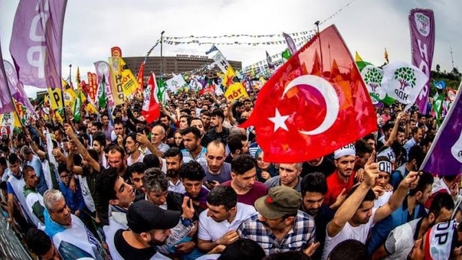İdeolojiler aşka engel mi?