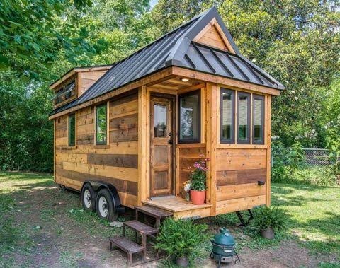 Ailemden uzakta yaşamak istemiyorum. Evimizin bahçesine tinyhouse yaptırma fikri saçma mı?