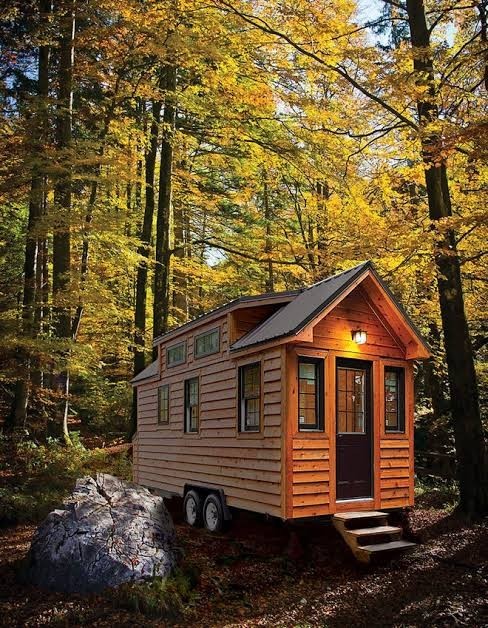 Ailemden uzakta yaşamak istemiyorum. Evimizin bahçesine tinyhouse yaptırma fikri saçma mı?