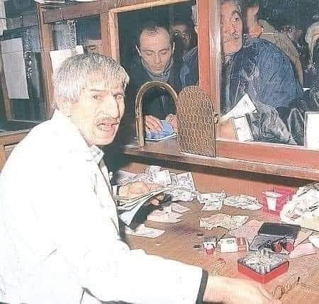 90 lı yıllardan bir hastane veznesi