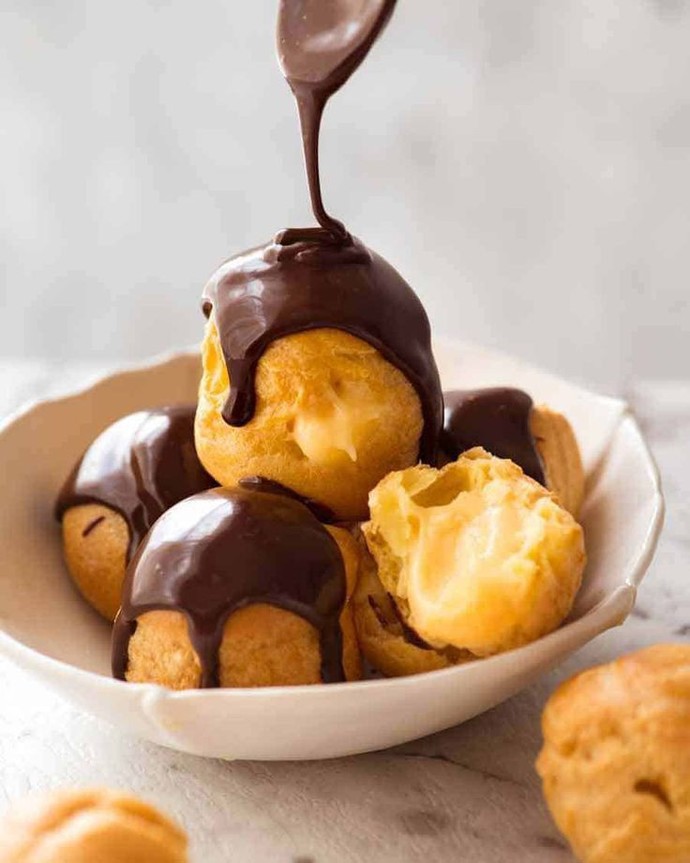Tarafını seç kazandibi mi profiterol mu?