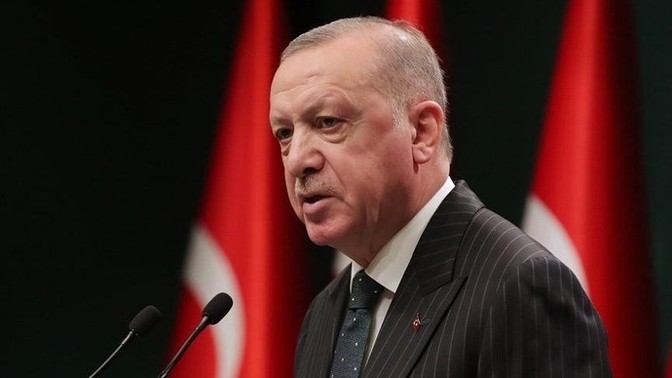 Erdoğan hakkında ne düşünüyorsunuz? Son iki yıldır herkes kötülemeye başladı ama önceden yaptıkları ülkeye çok şey kattı bence?